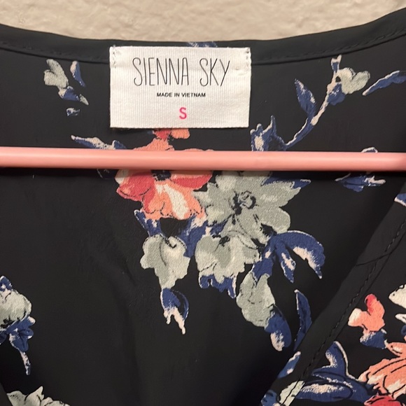 Sienna Sky Floral Blouse| - Picture 2 of 8